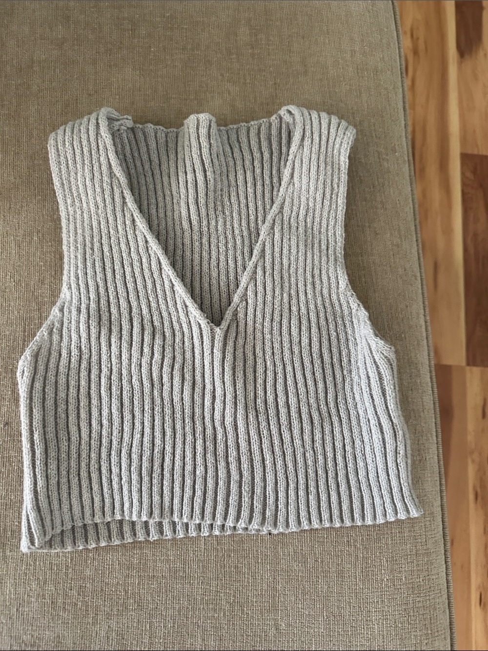 Ribbed V-Neck Sleeveless Knit Top - Light Gray
